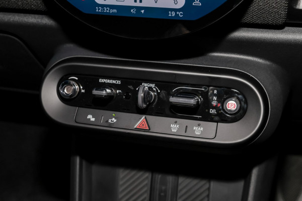 2025 MINI Cooper F65 C Favoured Hatch image 16