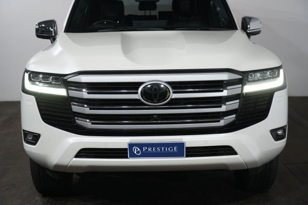2025 Toyota LandCruiser Sahara SUV Image 3