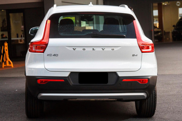2025 MY26 Volvo XC40 XZ Plus B4 SUV Image 3