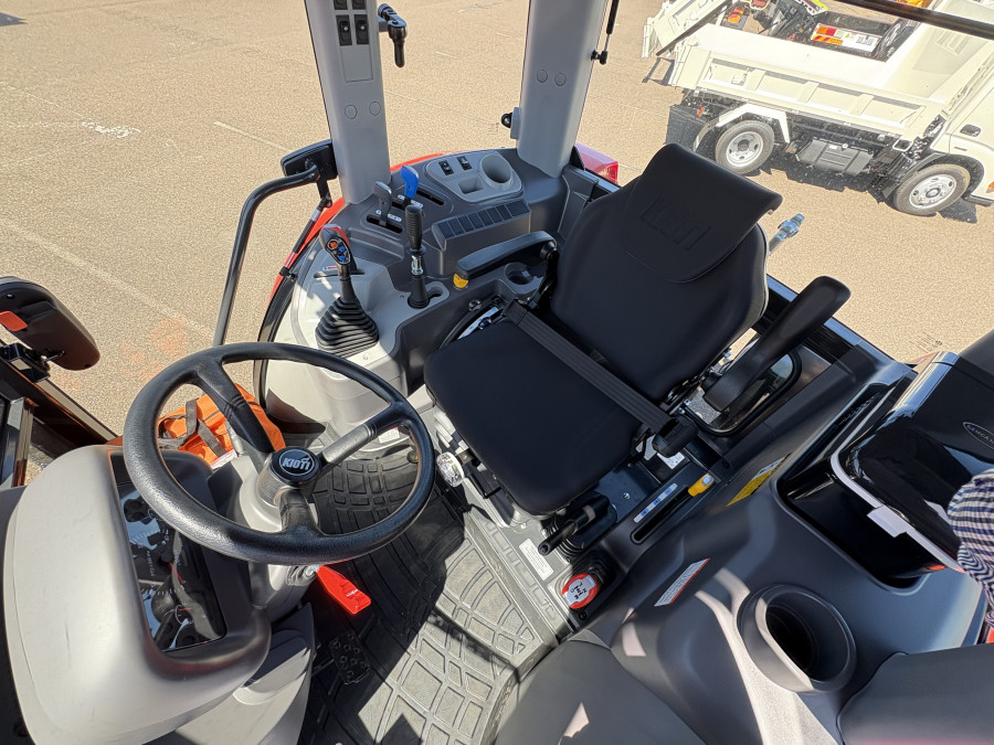 2025 Kioti PX1052C CAB TRACTOR w/ LOADER & BUCKET  PX1052C Tractors Image 12