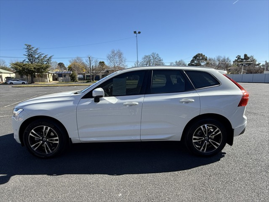 2020 MY21 Volvo XC60 UZ D4 Momentum SUV Image 6