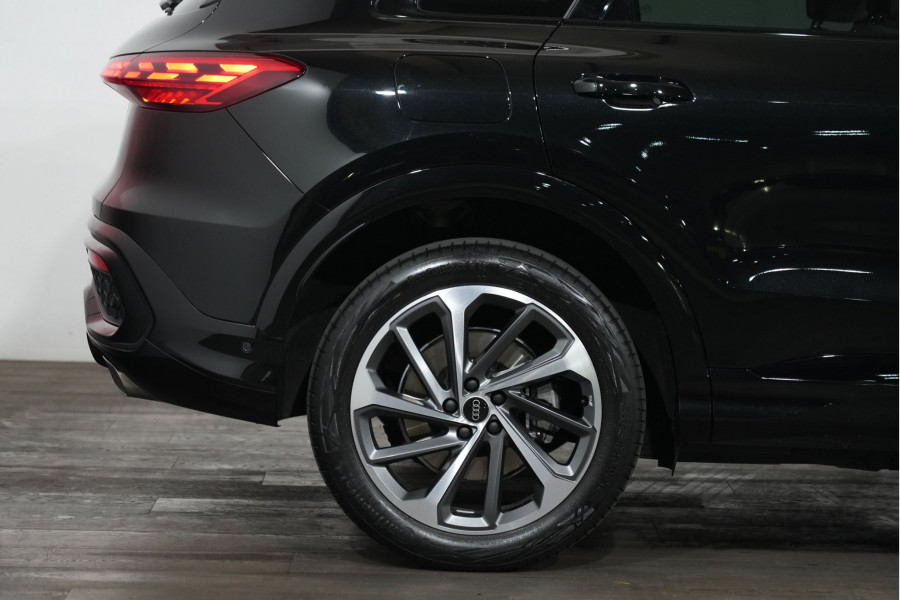2025 Audi Q5 FY 55 TFSI e S Line SUV Image 5