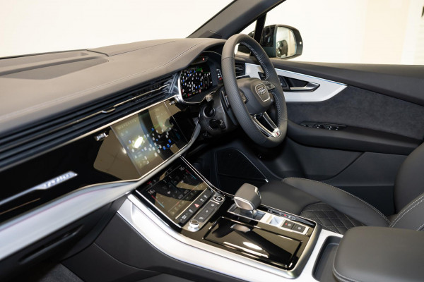 2026 Audi Q7 4M TFSI 250kW S line SUV image 8