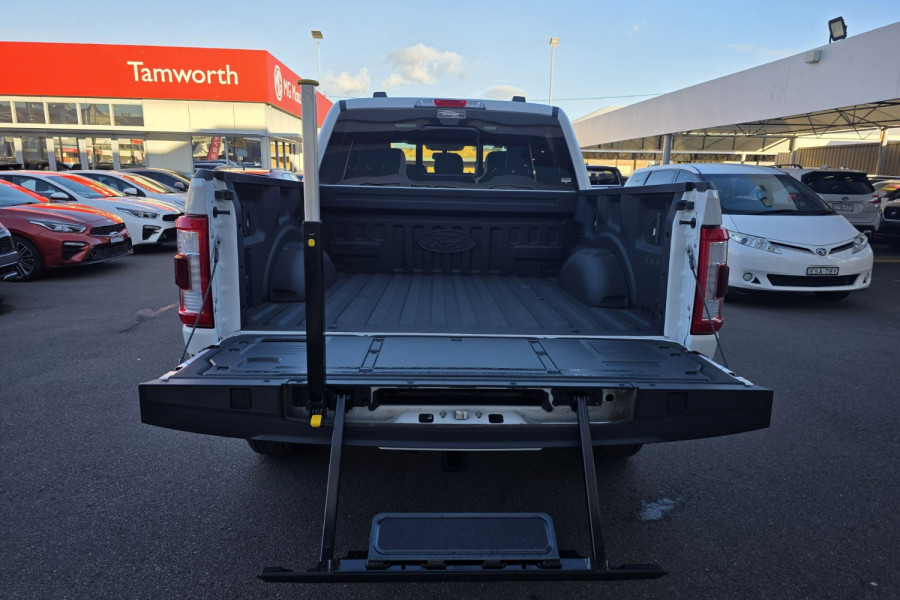 2023 Ford F-150 No Series Lariat Dual Cab Image 10