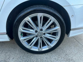 2017 MY18 Volkswagen Passat B8 206TSI R-Line Sedan image 8