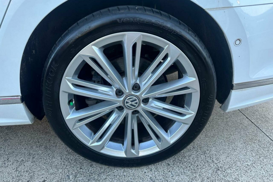 2017 MY18 Volkswagen Passat B8 206TSI R-Line Sedan Image 8