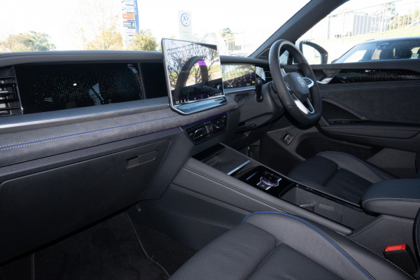 2026 Volkswagen Tayron R4 200TSI eHybrid R-Line SUV image 7