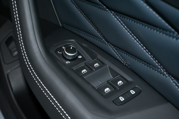 2025 Volkswagen Touareg RC 210TDI R-Line SUV image 10