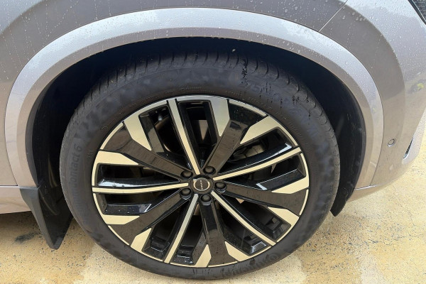 2025 MY26 Volvo XC90 L Series Ultra B5 Dark SUV Image 8