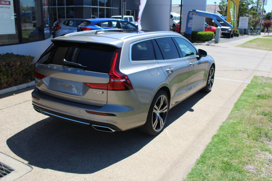 2020 Volvo V60 F-Series T5 Inscription Wagon Image 5