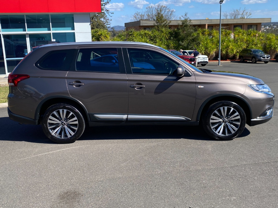 2019 Mitsubishi Outlander ZL ES SUV Image 8