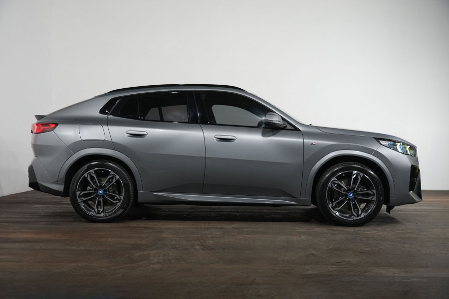 2025 BMW iX2 xDrive30 M Sport SUV Image 4