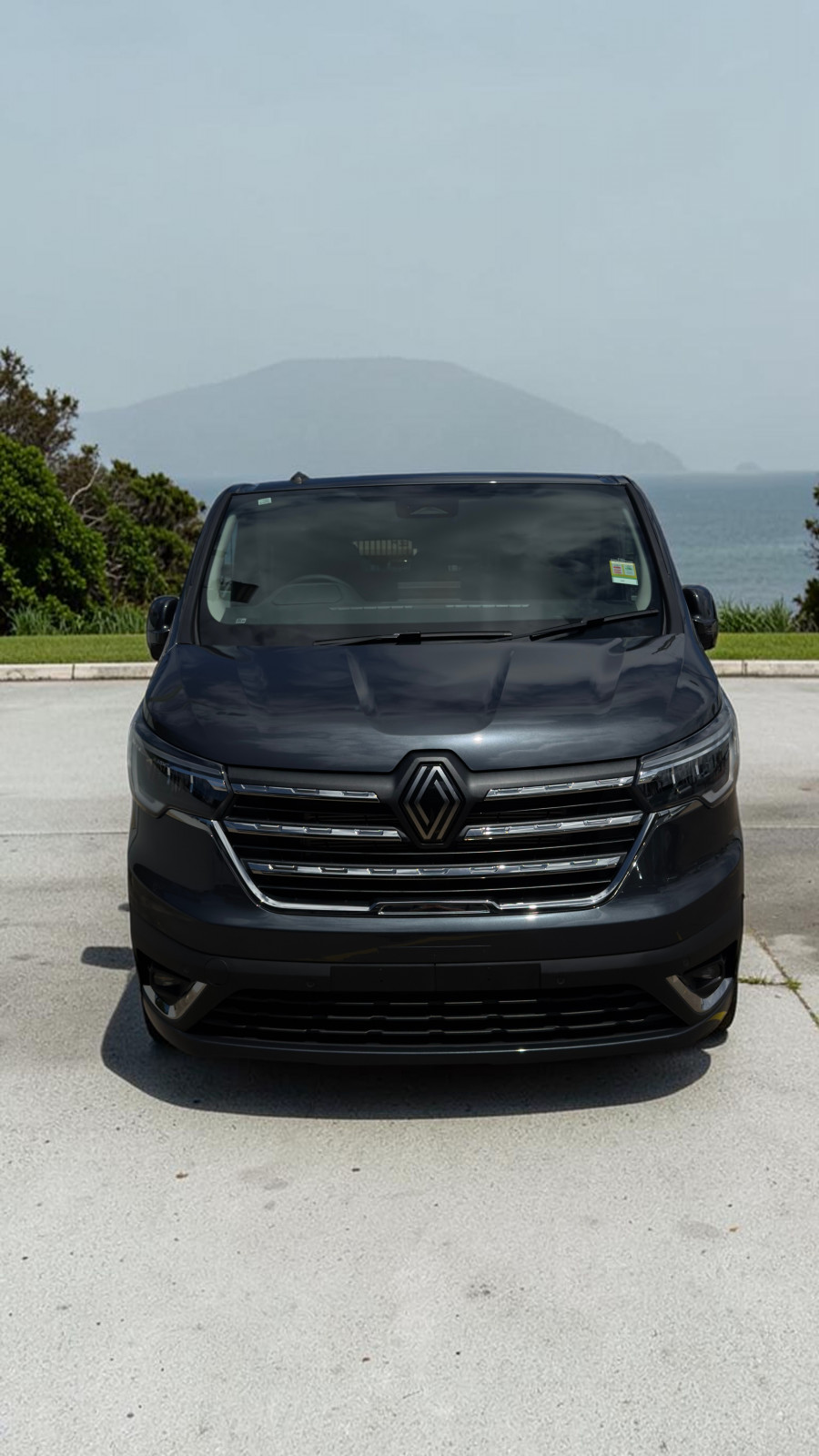 2025 Renault Trafic X82 Crew Lifestyle Van Image 1
