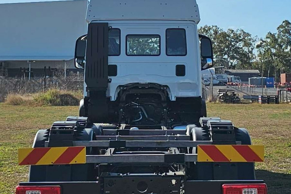 2025 Iveco S-way AXLE RIGIDS Cab Chassis Image 5