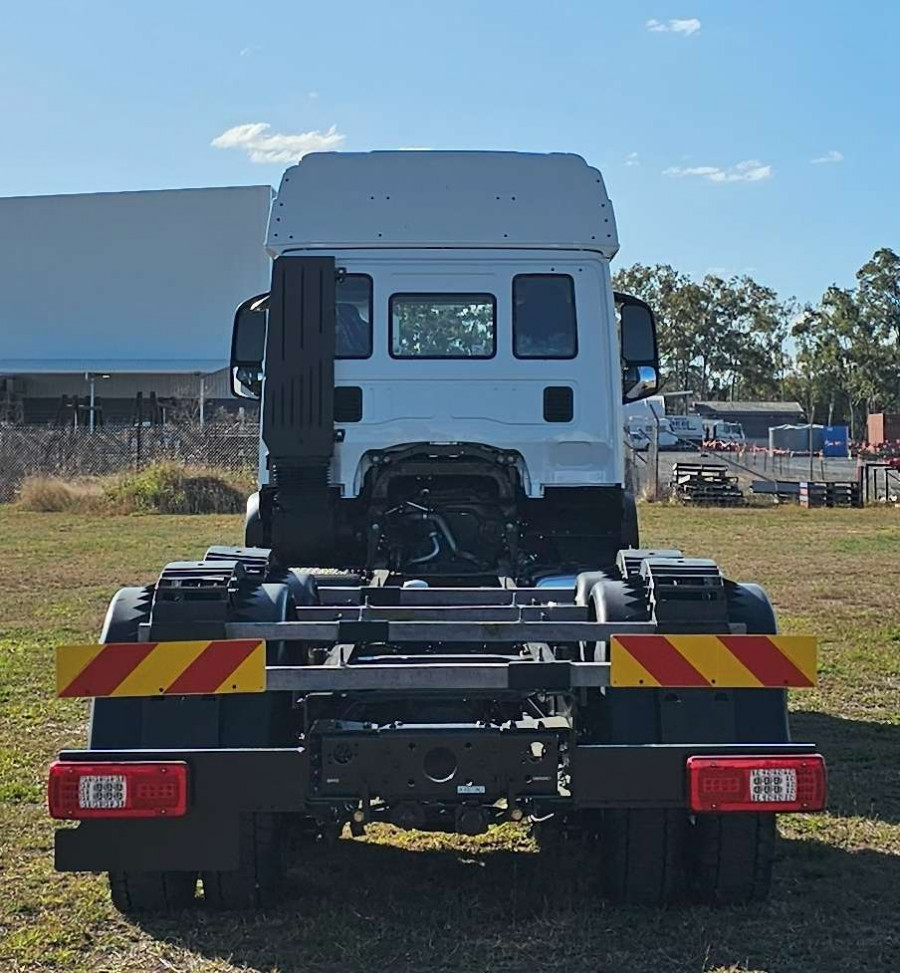 2025 Iveco S-way AXLE RIGIDS Cab Chassis Image 5