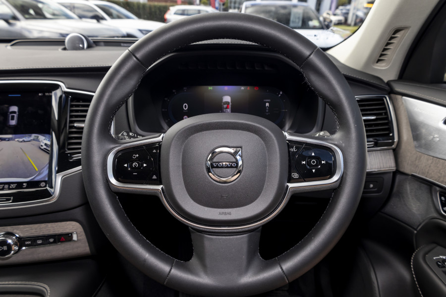 2024 Volvo XC90 L Series Recharge Ultimate T8 Plug-In Hybrid SUV Image 11