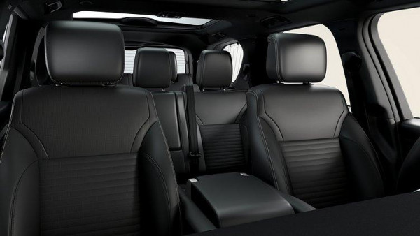 2025 Land Rover Discovery Series 5 D350 Dynamic SE SUV image 5