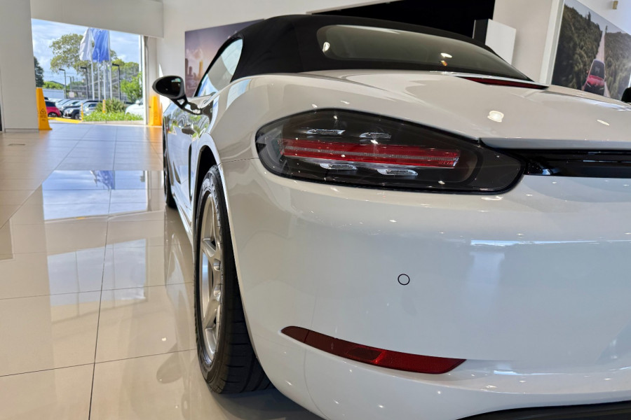 2016 MY17 Porsche 718 982  Convertible Image 12
