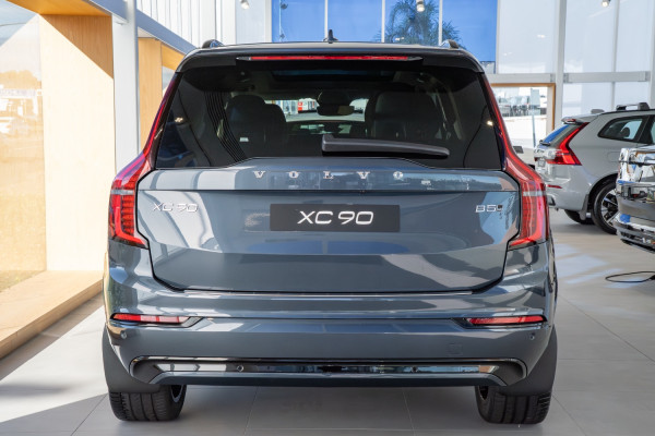2026 Volvo XC90 L Series Ultra B5 Dark SUV image 11