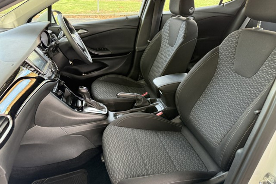 2019 Holden Astra BK R Hatch Image 8