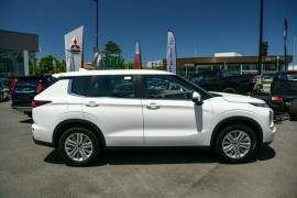 2024 Mitsubishi Outlander ZM ES SUV