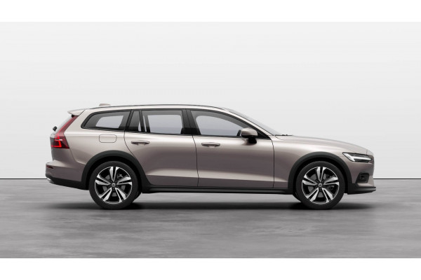 2024 Volvo V60 Cross Country Z Series Ultimate B5 Bright Wagon Image 5
