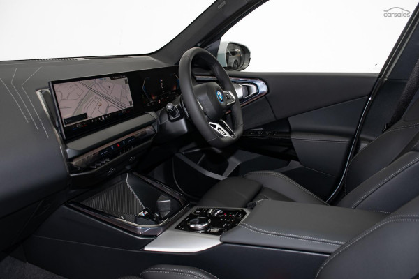 2026 BMW X3 G45 30e xDrive SUV image 8