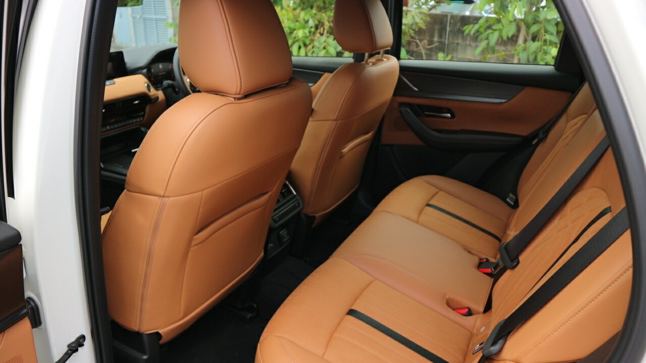 2024 Mazda CX-60 KH D50e Azami SUV Image 19