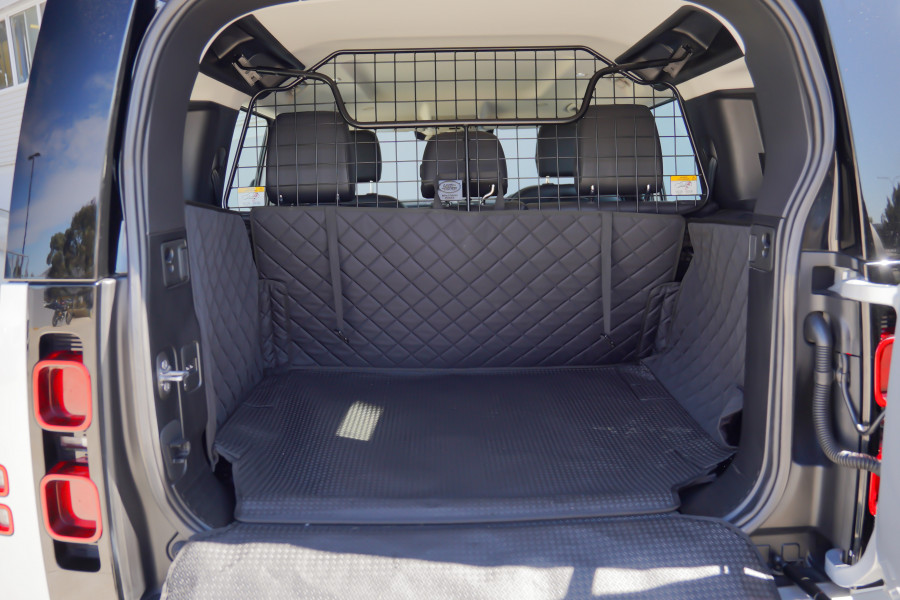 2020 Land Rover Defender L663 SE Wagon Image 30