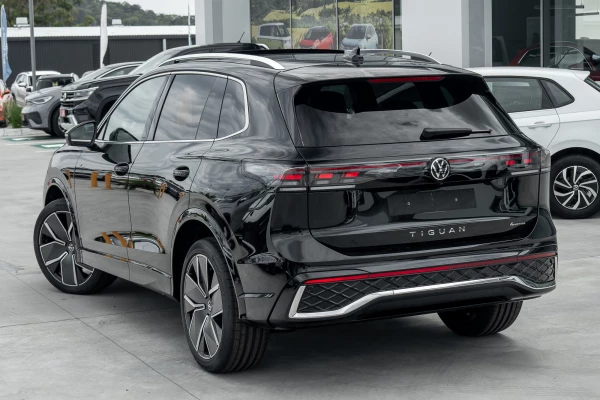 2026 Volkswagen Tiguan CT 195TSI R-Line SUV Image 2