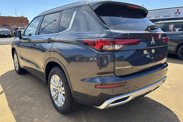 2024 Mitsubishi Outlander ZM LS SUV Image 5