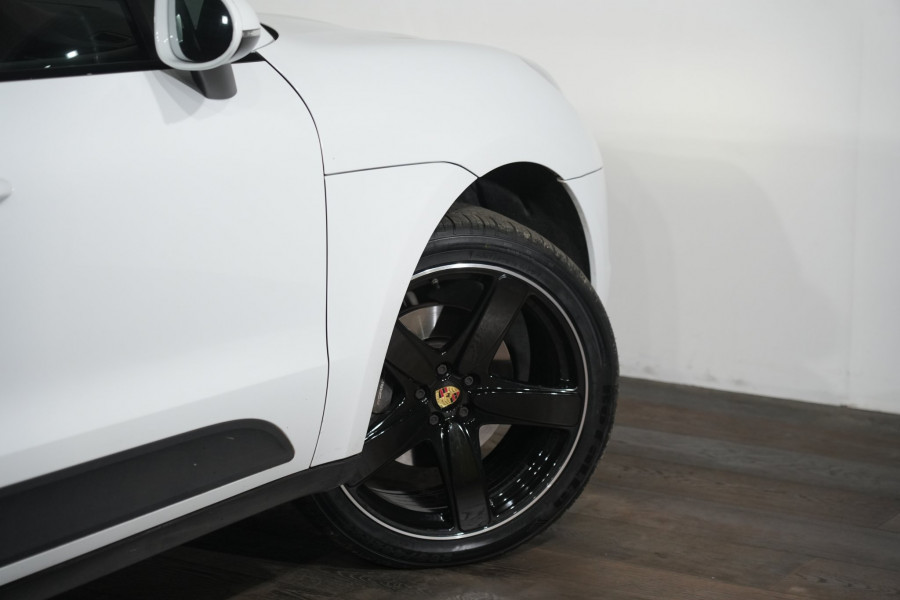 2017 Porsche Macan SUV Image 10