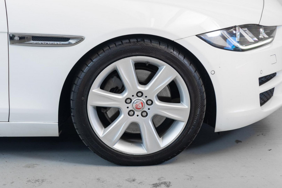 2015 MY16 Jaguar XE X760 20t Prestige Sedan
