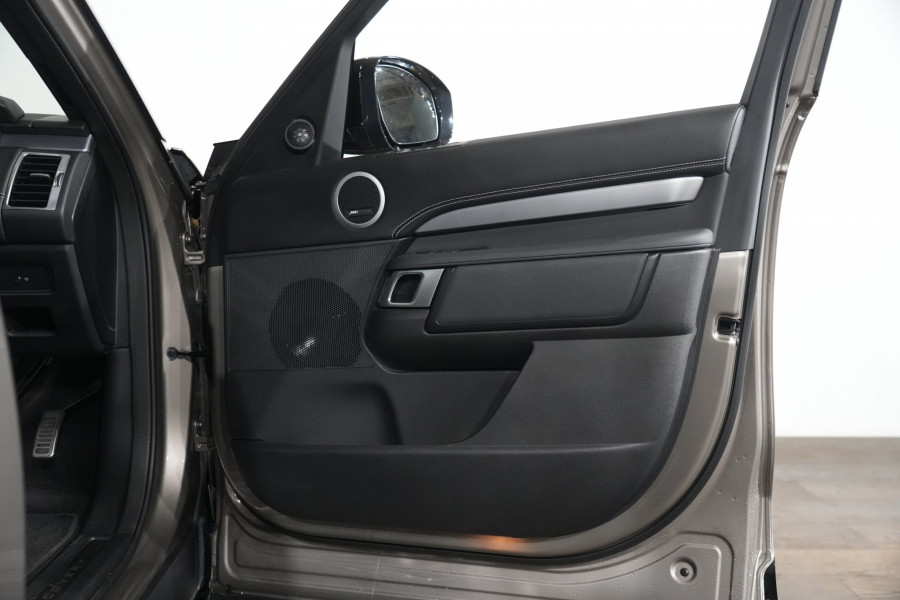 2024 Land Rover Discovery Series 5 P360 Dynamic SE SUV Image 26