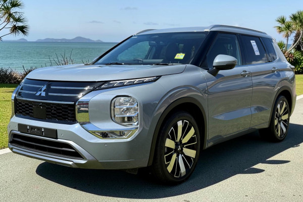 2025 Mitsubishi Outlander ZM Exceed SUV Image 3