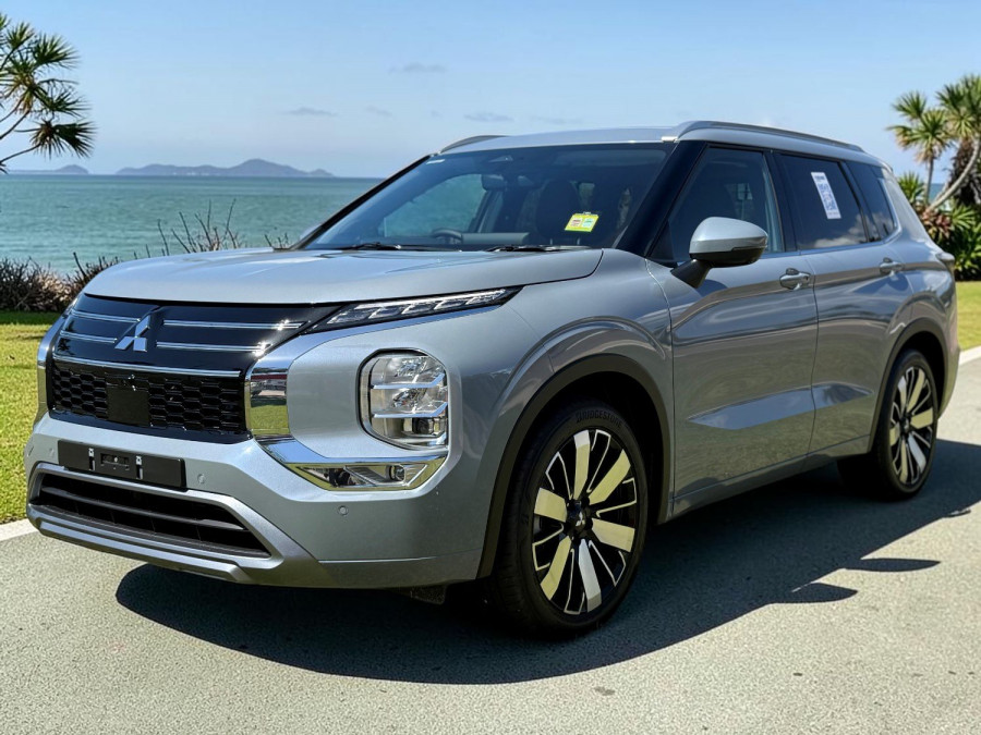 2025 Mitsubishi Outlander ZM Exceed SUV Image 3