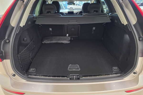 2025 MY26 Volvo XC60 UZ Plus T8 Plug-in Hybrid Dark SUV Image 9