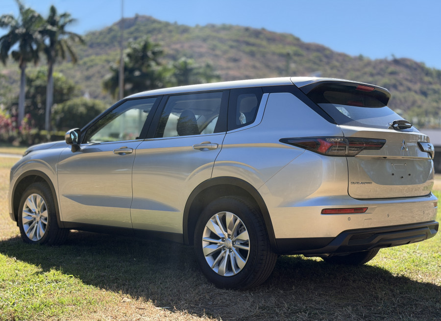 2026 Mitsubishi Outlander ZM ES SUV Image 4