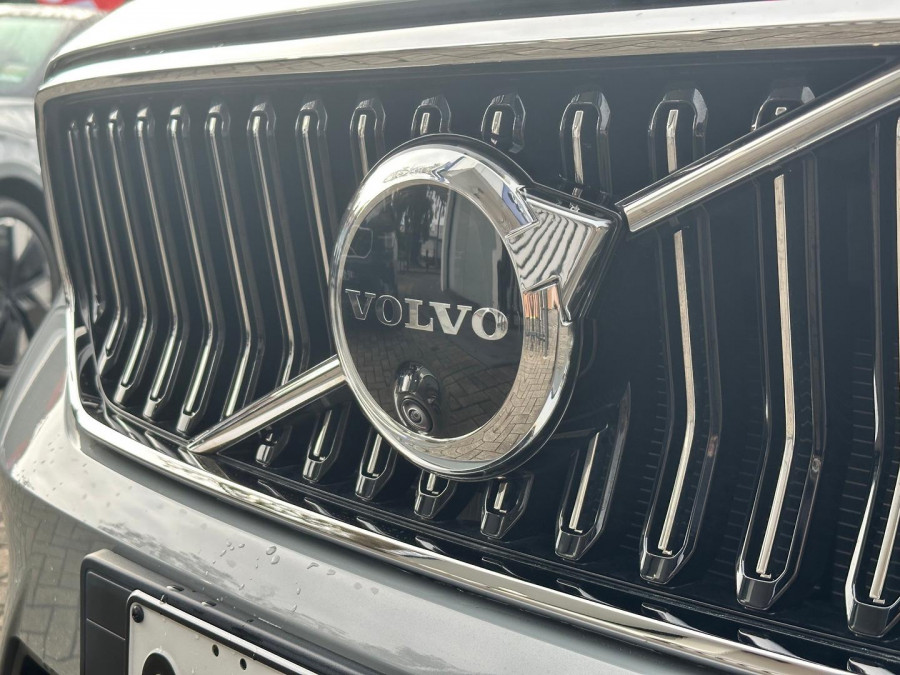 2025 MY26 Volvo XC40 XZ Ultra B4 Bright SUV Image 21