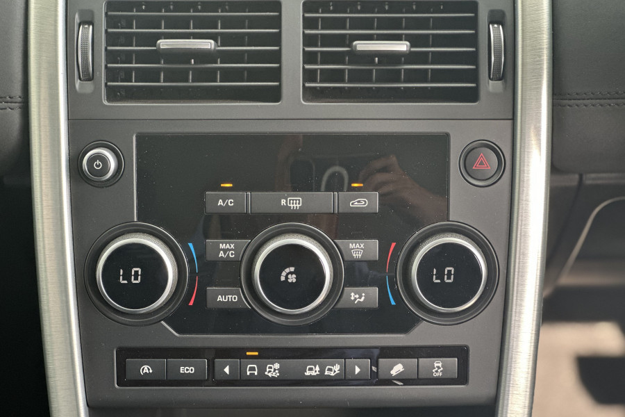 2017 Land Rover Discovery Sport L550 TD4 SE SUV Image 19