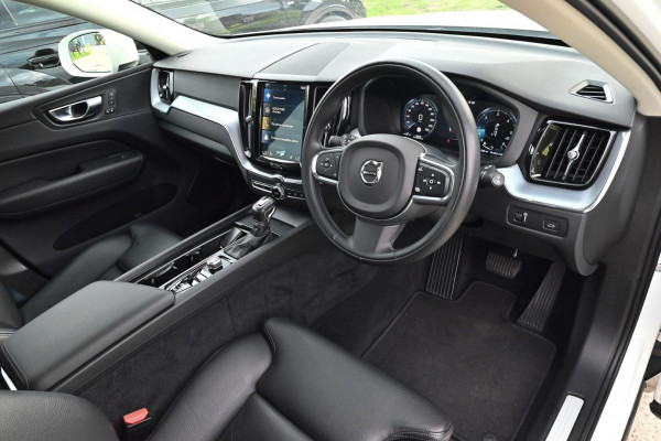 2019 MY20 Volvo XC60 UZ D4 Momentum SUV Image 5