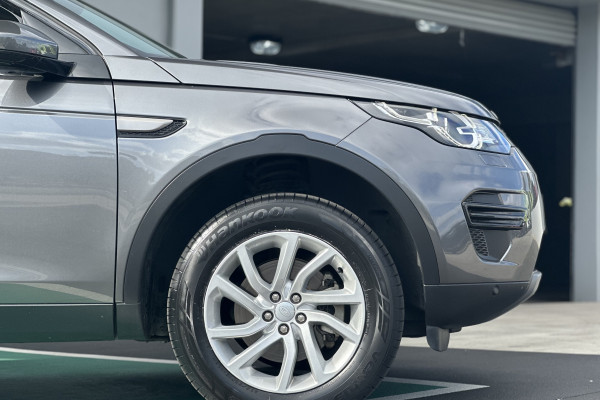 2017 Land Rover Discovery Sport L550 TD4 SE SUV Image 5
