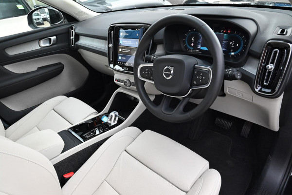 2024 MY25 Volvo XC40 XZ Ultra B4 Bright SUV Image 5