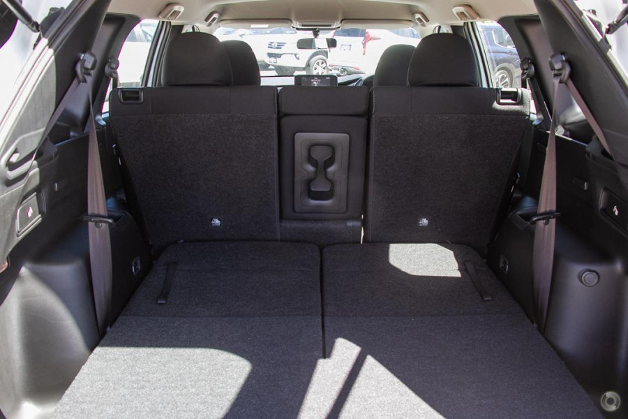 2024 Mitsubishi Outlander ZM ES SUV Image 9