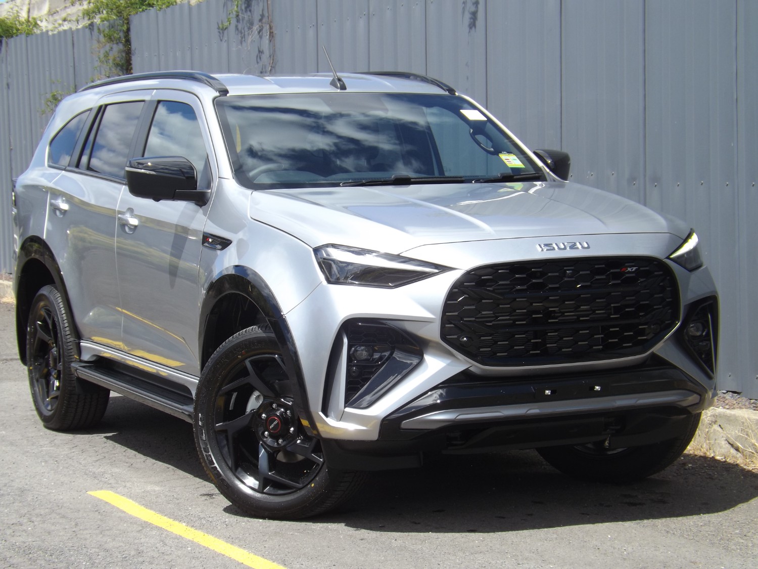 2025 ISUZU MU-X X-TERRAIN RJ SUV AUTOMATIC 4X4