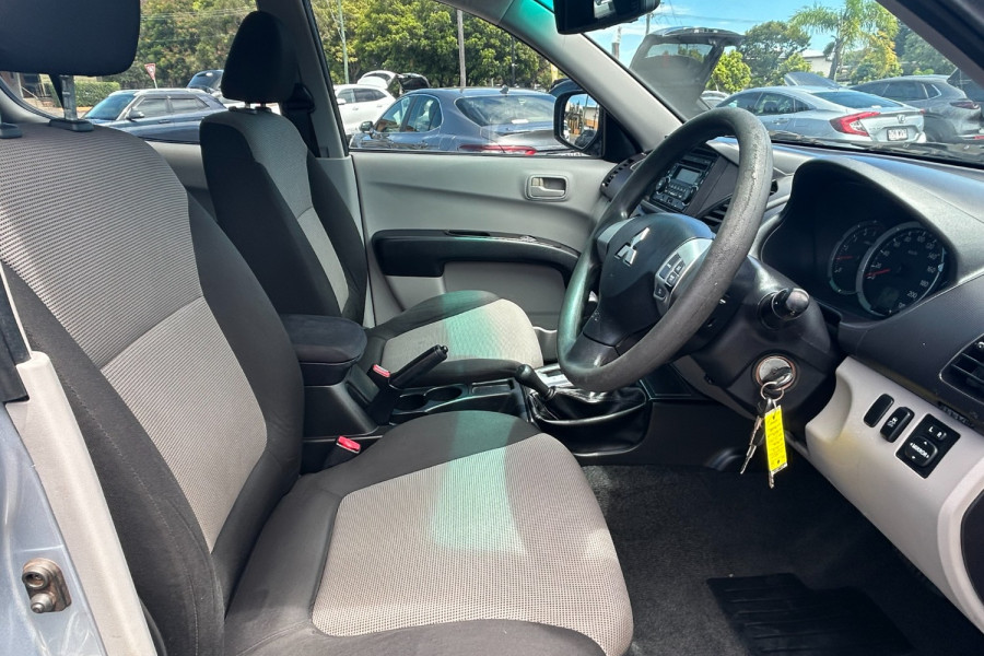 2014 MY15 Mitsubishi Triton MN GLX Ute Image 9