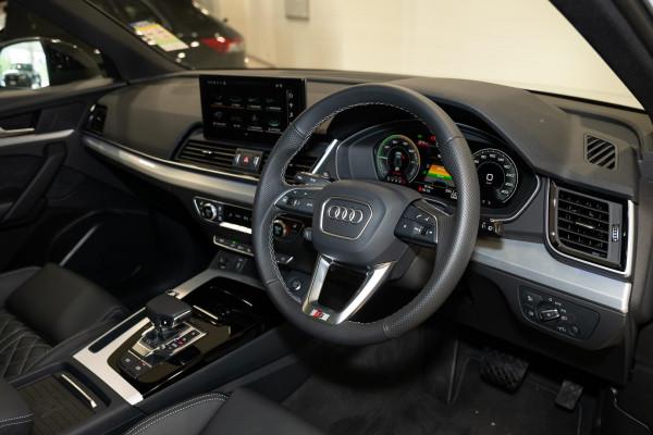 2025 Audi Q5 FY 55 TFSI e S Line SUV image 6