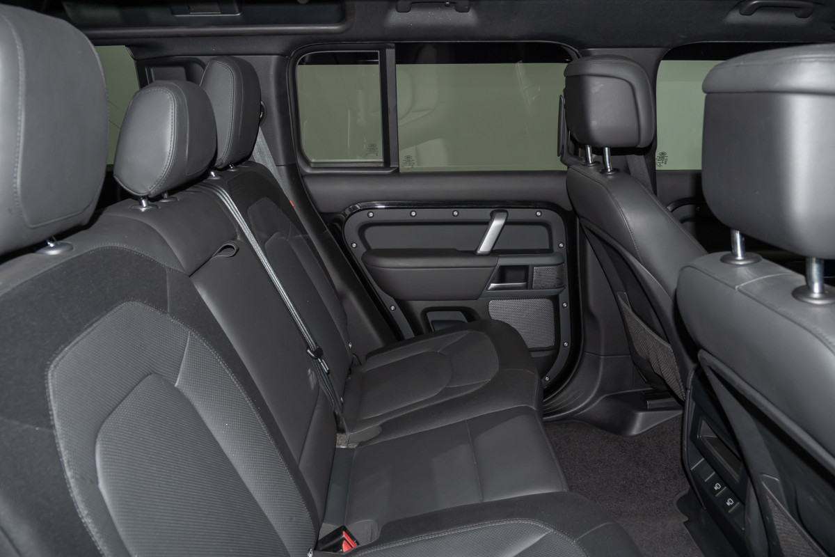 2022 Land Rover Defender 110 D300 X-Dynamic Hse (220kw) SUV Image 3
