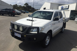Toyota HiLux SR 4x4 Double-Cab Cab-Chassis