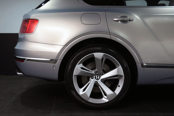 2017 Bentley Bentayga W12 SUV Image 21